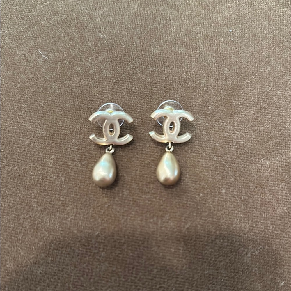 CHANEL Brushed Gold Pearl Drop Earrings